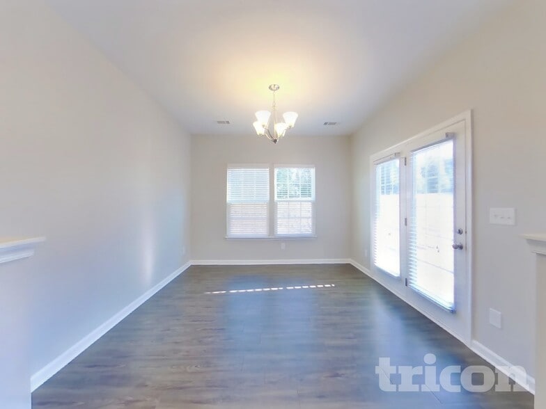 Building Photo - 735 Longford Dr