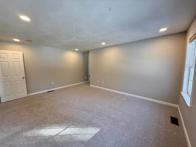 Building Photo - 149 Tinker Rd