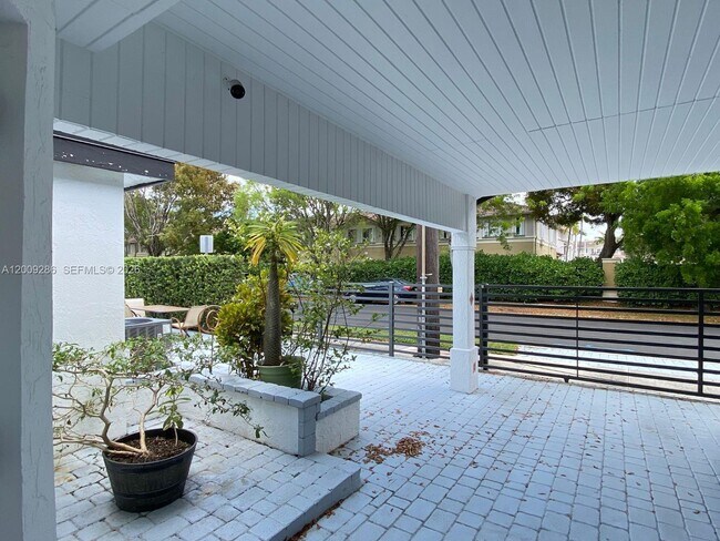 Building Photo - 403 SW 89th Pl