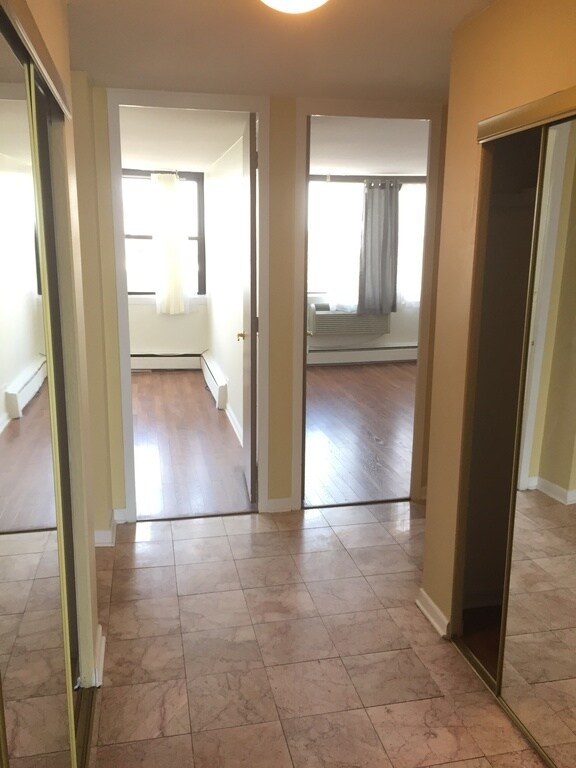 Building Photo - 5740 N Sheridan Rd