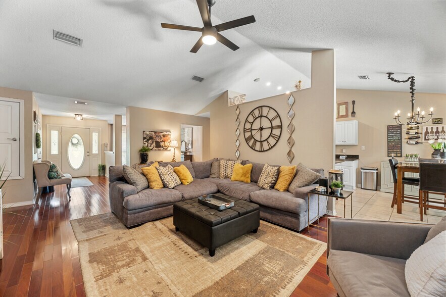 Building Photo - 28337 Bay Branch Dr