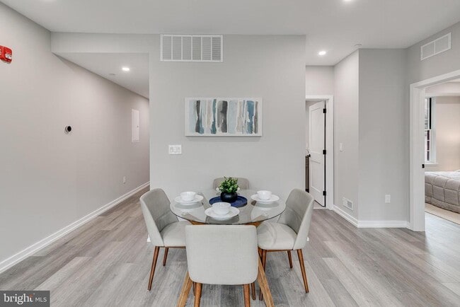 Building Photo - 752 S 16th St