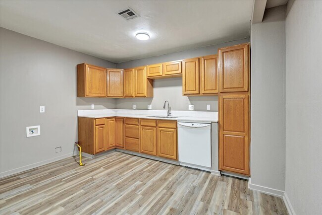 Building Photo - 1536 SW 52nd St