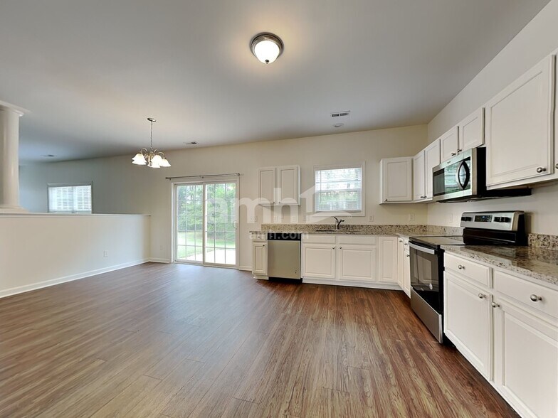 Building Photo - 3709 Chancellorsville Ct