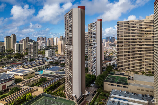 Building Photo - Royal Iolani