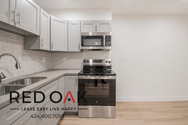 Building Photo - 6738 Independence Ave