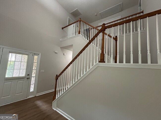 Building Photo - 6533 Silk Tree Pointe