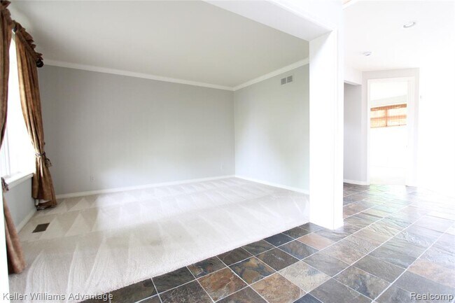 Building Photo - 18547 Clairmont Cir E