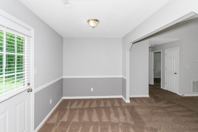 Building Photo - Charming Ranch-Style Home with Spacious Ya...