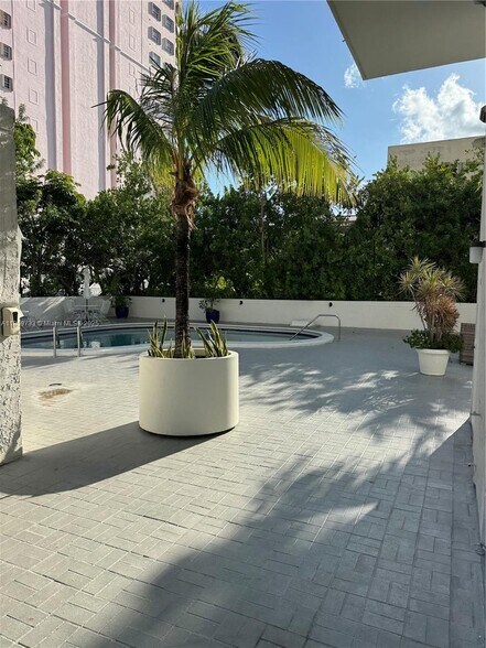 Building Photo - 720 Coral Way