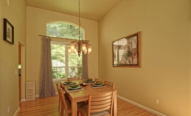 Building Photo - An Elegant impeccably maintained home with...