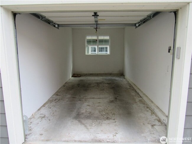 Building Photo - 2Bd/2.5Ba Issaquah Home
