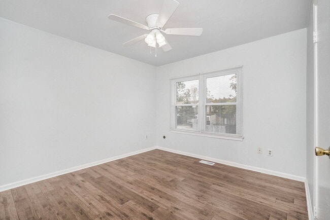 Building Photo - 5213 Clover Hill Dr