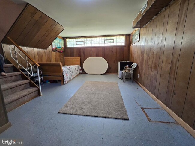 Building Photo - 647 Artwood Dr