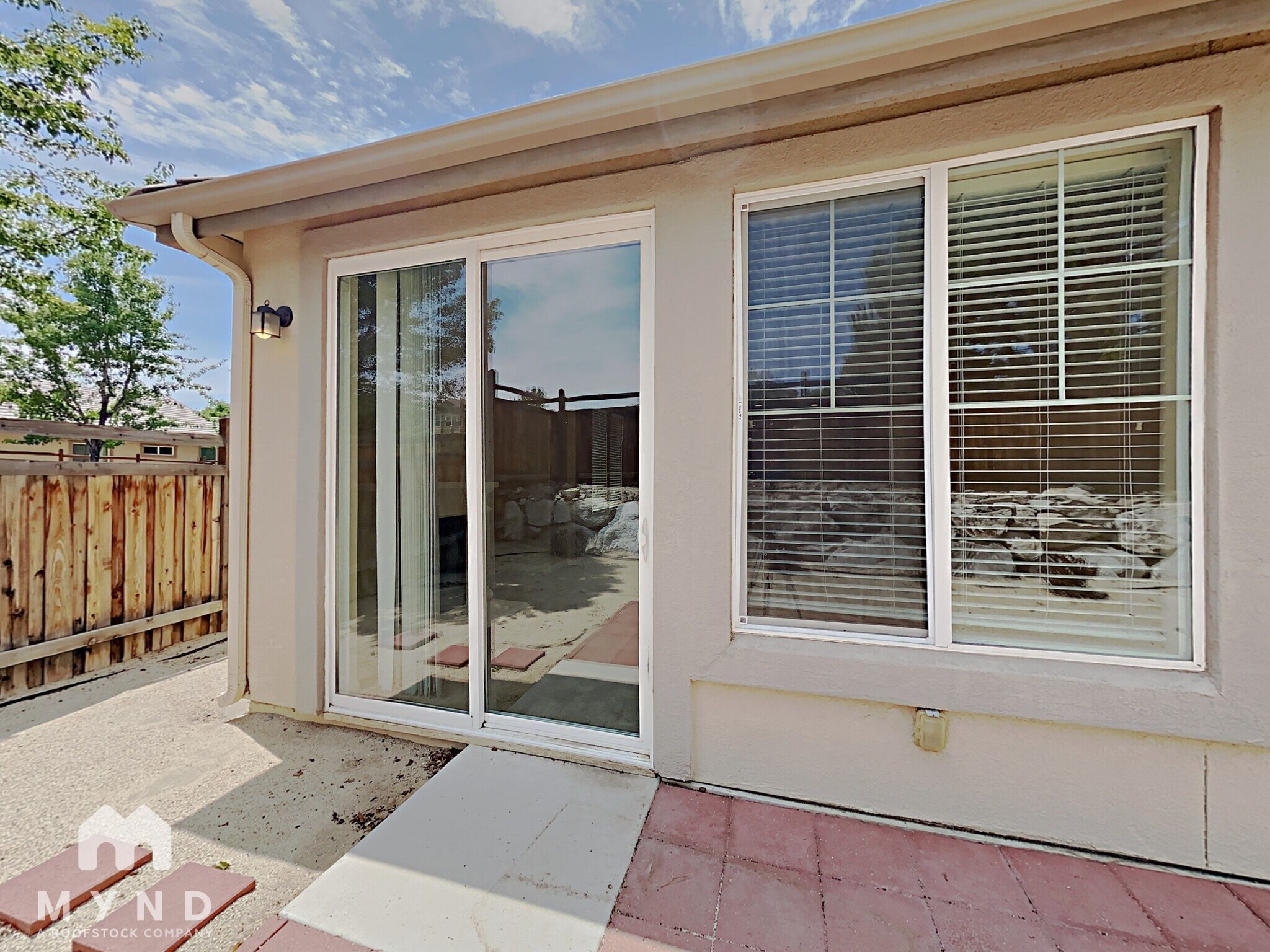 Building Photo - 6890 Apus Dr