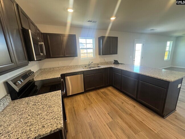 Building Photo - 3080 Hallsdale Dr