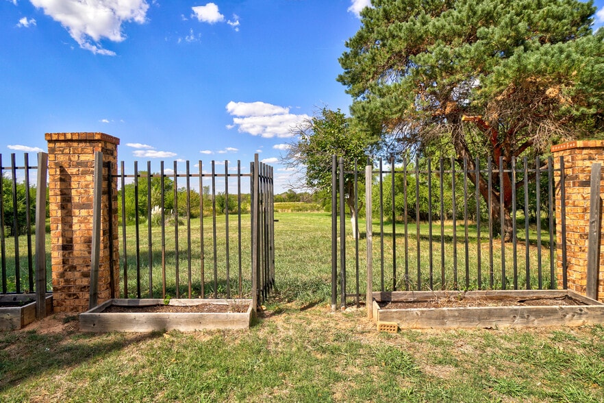 Journey beyond the back gate for a walk to Lake Hefner. - 3905 NW 70th St