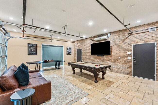 Building Photo - MOVE IN READY  Fully Furnished **Gorgeous ...