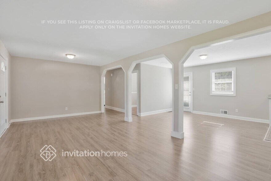 Building Photo - 3899 Summit Dr