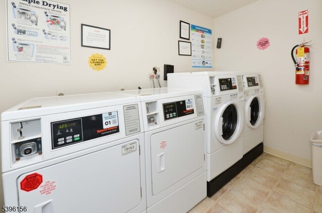 Building Photo - 199 Bergen Turnpike