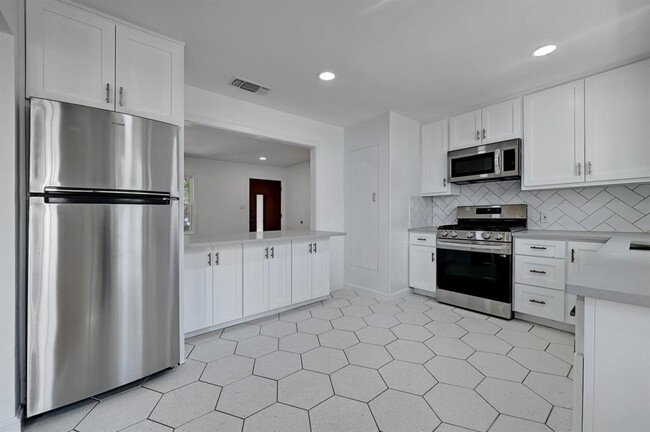 Building Photo - 203 Nelray Blvd