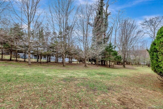 Building Photo - 442 River Rd