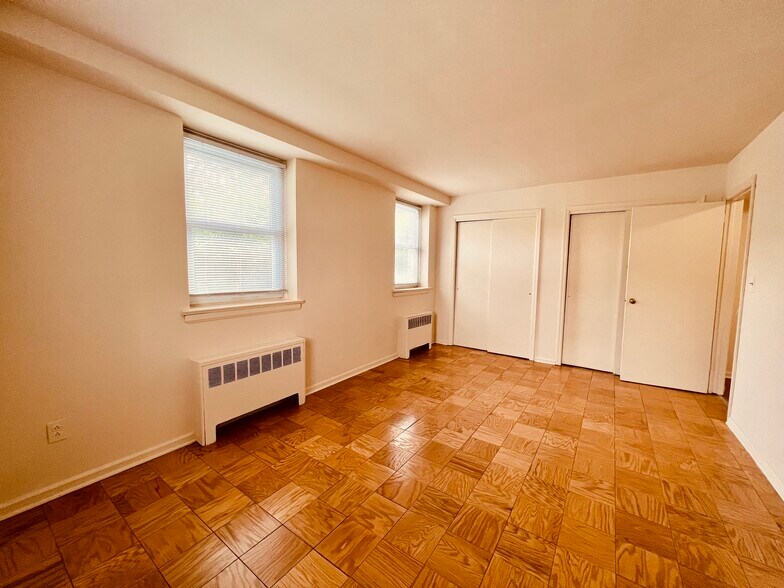 Building Photo - 242 Summit Ave