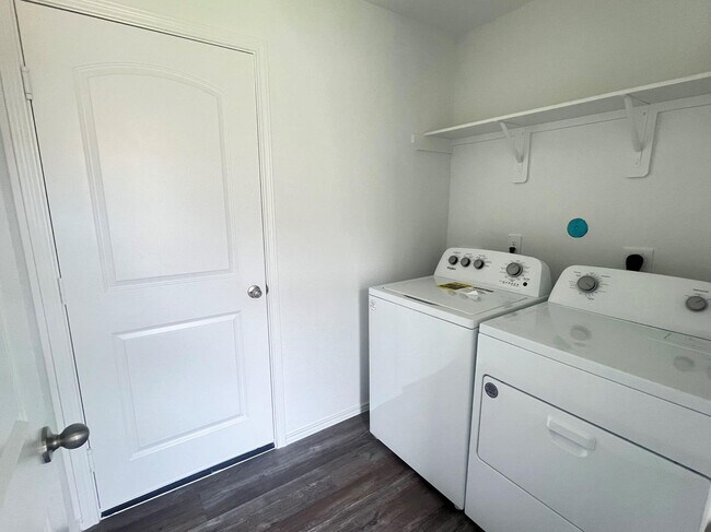 Building Photo - 5930 Cypress Hts Dr