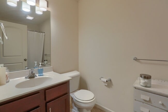 Building Photo - Furnished 3 bedroom townhome