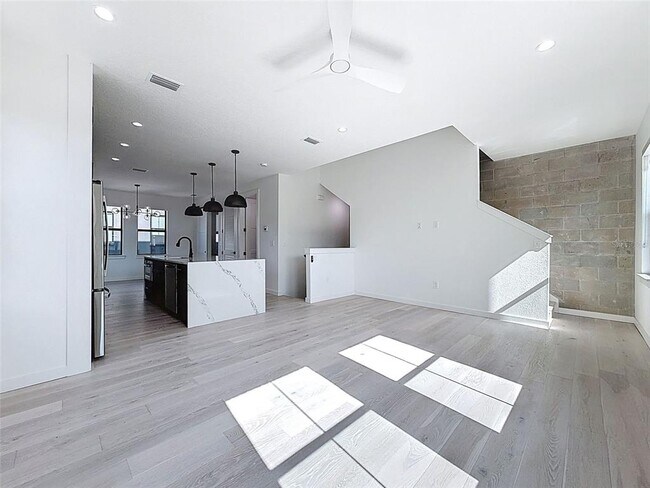 Building Photo - 1302 E Kay St