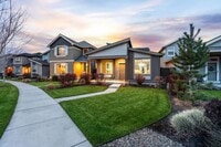 Building Photo - Triple Ridge 3 bed 3 bath home, Pool Access, A/C, Flexible Living Space!