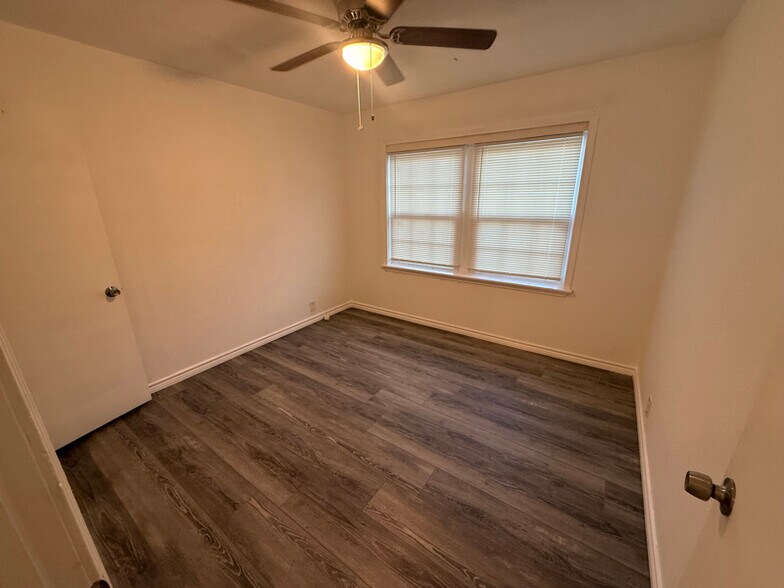 Building Photo - 1406 S 47th St