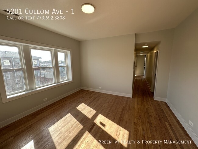 Building Photo - Remodeled 3 Bed 2 Bath with Tandem Parking...