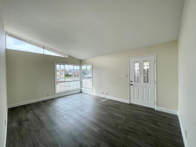 Building Photo - Petaluma: Single Level Home With Updated F...