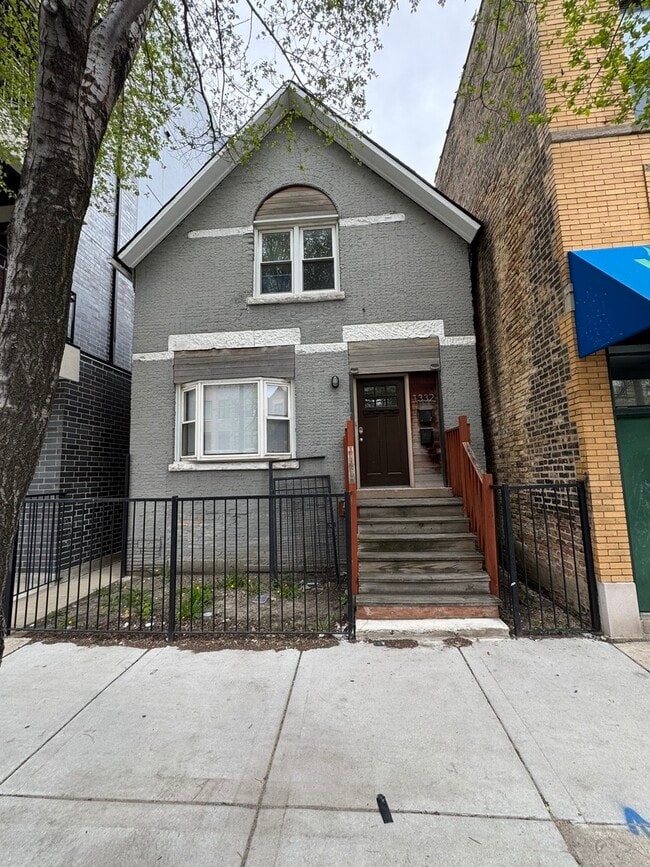 Primary Photo - 1332 N Western Ave