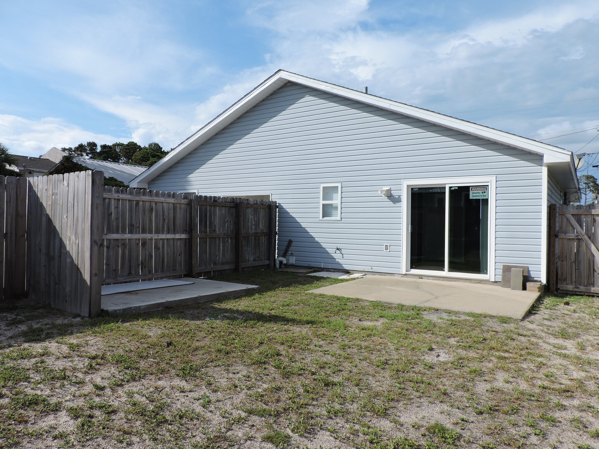 Building Photo - 5931 Pinetree Ave