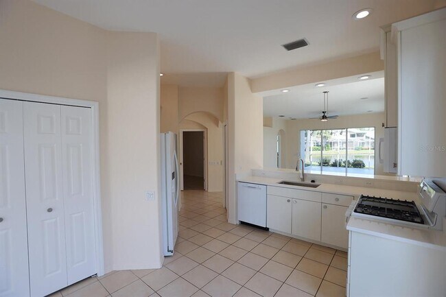 Building Photo - 8515 53rd Pl E