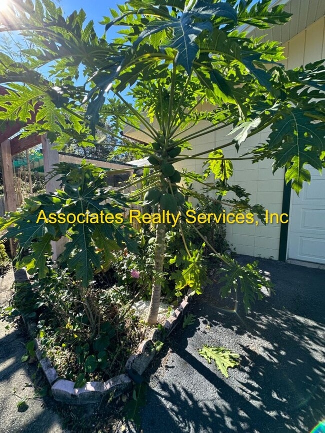 Building Photo - Beautiful Large Home with Screened Pool in Buckingham West!