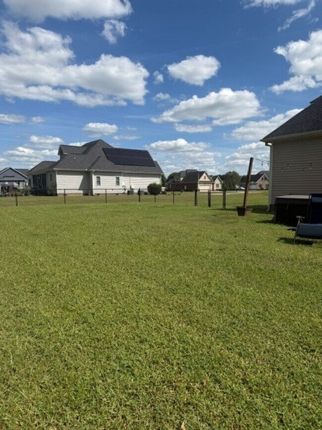 Building Photo - 207 Waverly Dr