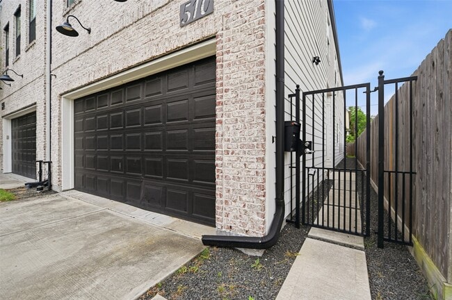 Building Photo - 510 E 28th St