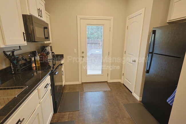 Building Photo - 1009 SW 91st St