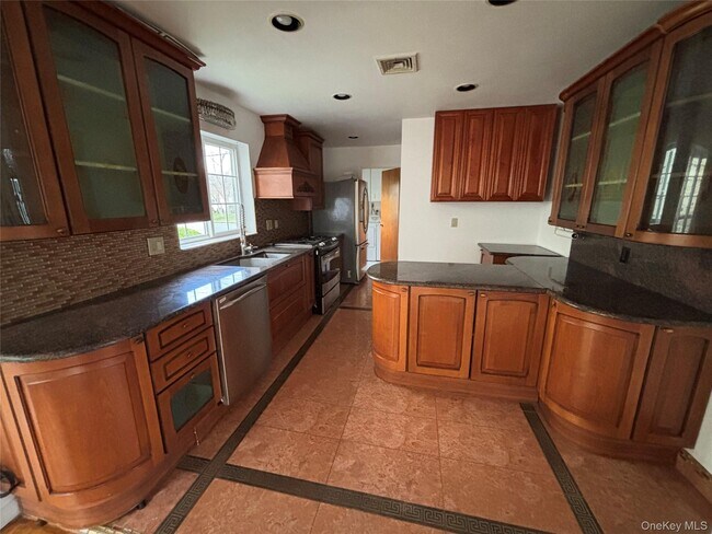 Building Photo - 31 Woodward St