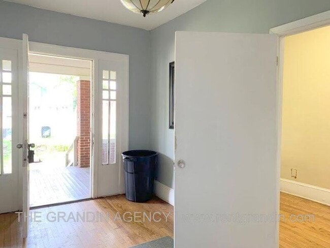 Building Photo - 1306 Patterson Ave SW