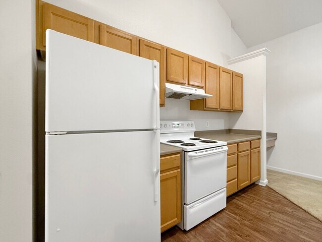 Building Photo - Luxe 1-Bedroom Haven: Serene Lakeside Livi...