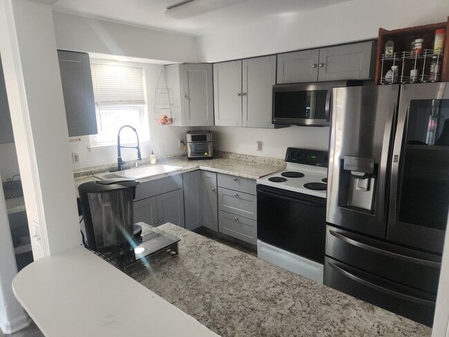 Building Photo - 801 Kilmer St