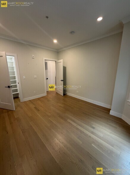 Building Photo - 535 Newbury St