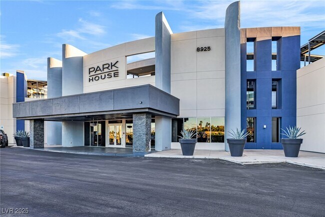 Building Photo - 8925 W Flamingo Rd