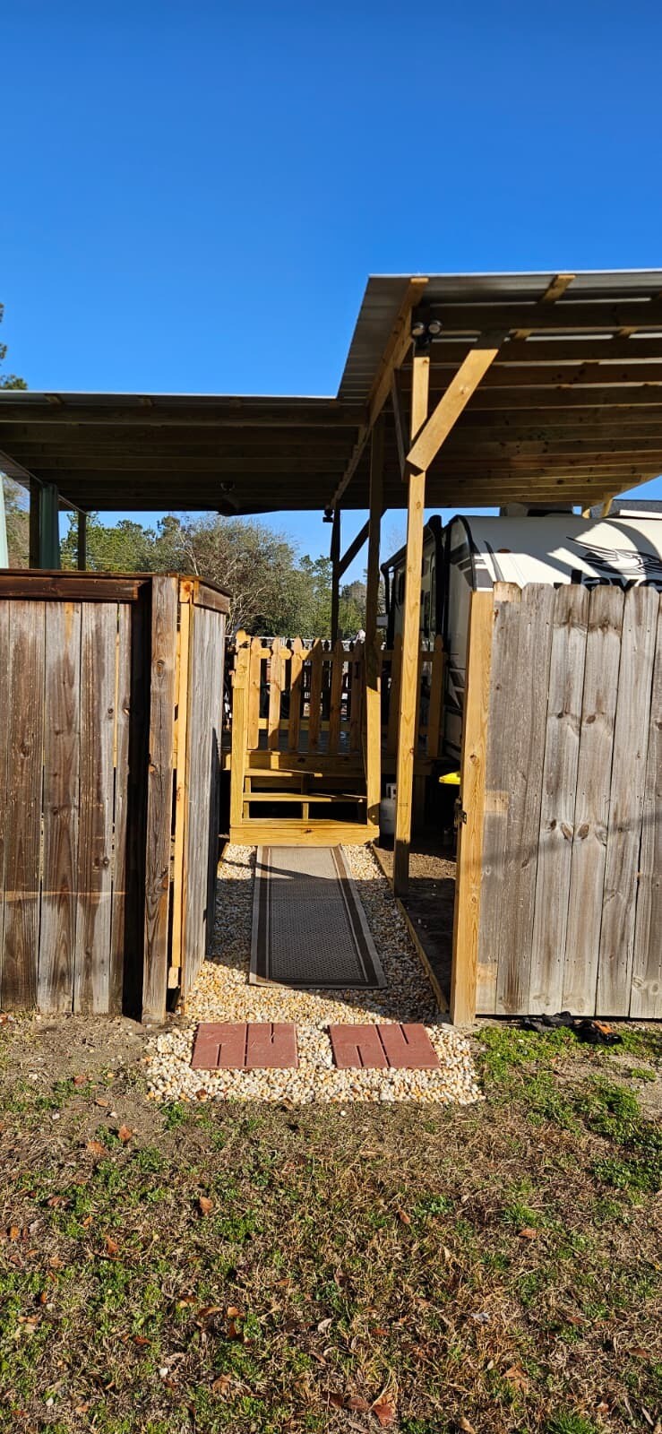 Building Photo - 206 New Iris Ln