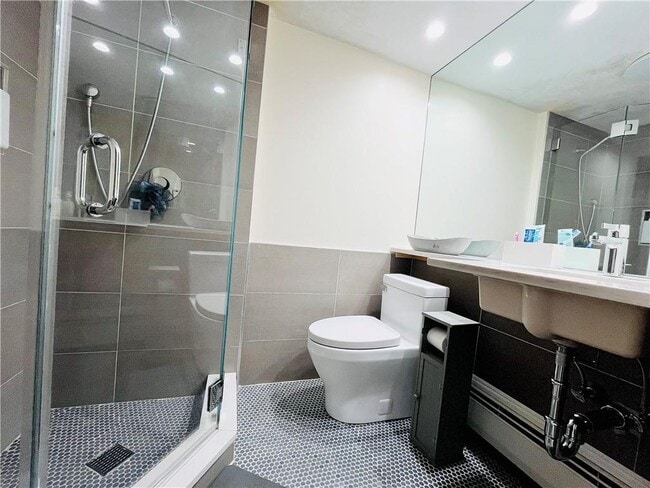 Building Photo - 109 Rogers Ave