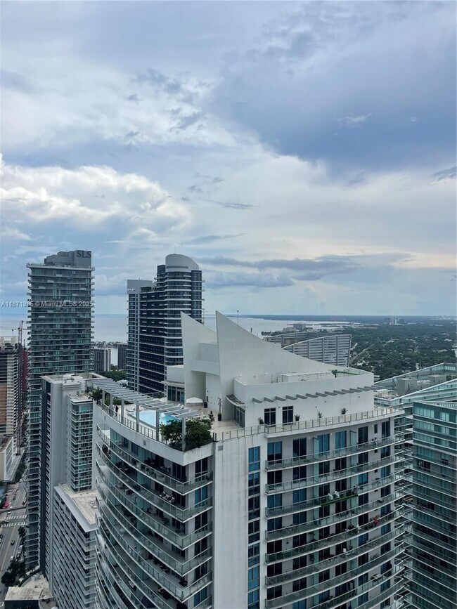 Building Photo - 1000 Brickell Plaza